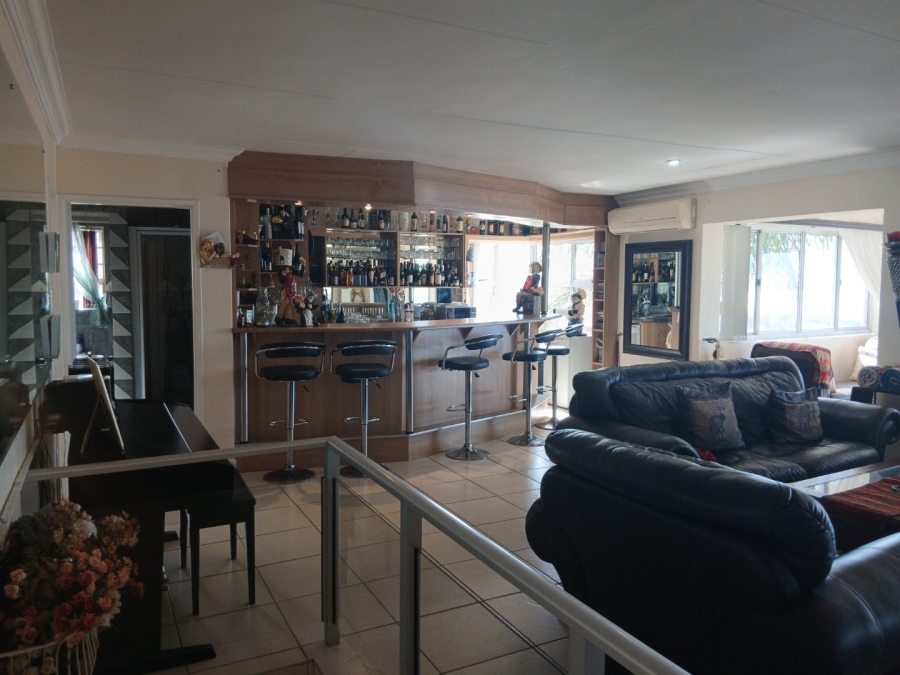 5 Bedroom Property for Sale in Wavecrest Eastern Cape